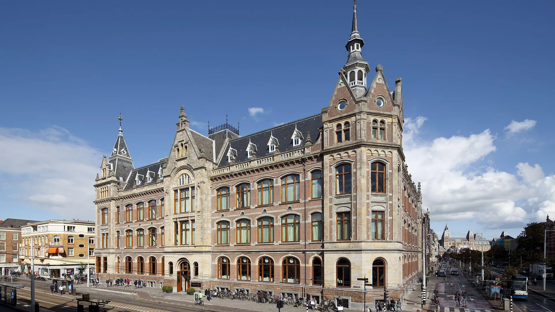 4 Zakelijke Hotels in Oud-Zuid voor een Efficiënt Verblijf